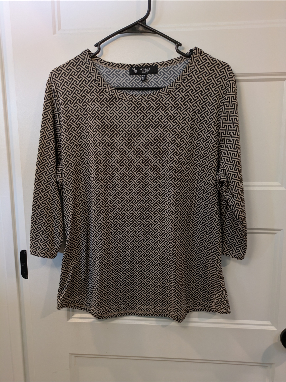 🔴 3/$15  Ashley Blue Black and Beige Geometric Tunic